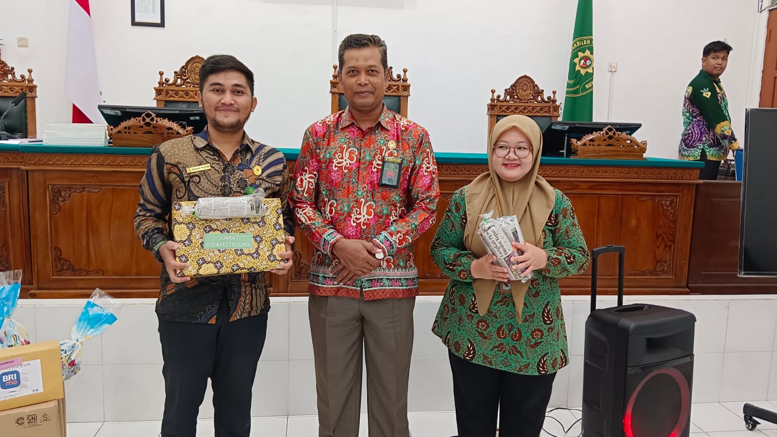pembagian hadiah 6